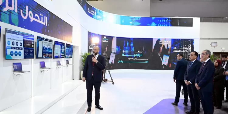 رئيس الوزراء يستمع لعرض تقديمي حول مشروعات وزارة الاتصالات في مجال التحول الرقمي 1 - جريدة الجمهورية رئيس الوزراء يستمع لعرض تقديمي حول مشروعات وزارة الاتصالات في مجال التحول الرقمي