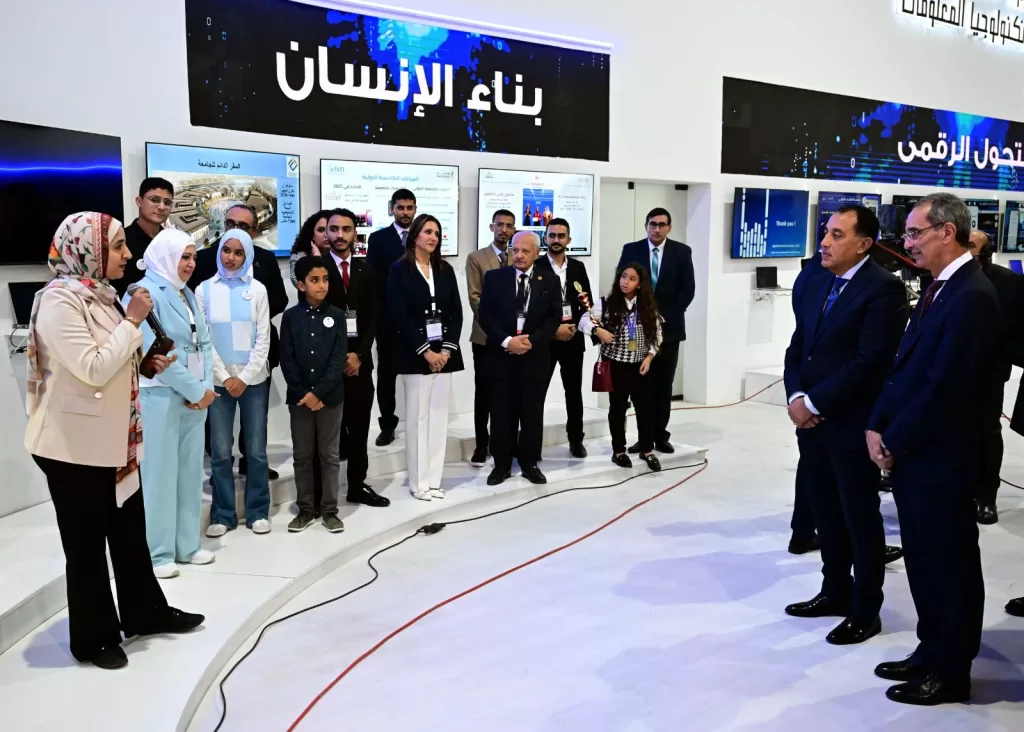 رئيس الوزراء يناقش عددًا من خريجي مبادرات وزارة الاتصالات وأصحاب الشركات الناشئة حول مشروعاتهم 4 - جريدة الجمهورية WhatsApp Image 2025 11 16 at 8.10.11 PM - جريدة الجمهورية