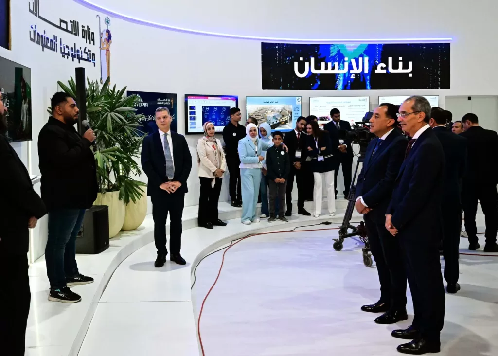 رئيس الوزراء يناقش عددًا من خريجي مبادرات وزارة الاتصالات وأصحاب الشركات الناشئة حول مشروعاتهم 7 - جريدة الجمهورية WhatsApp Image 2025 11 16 at 8.10.12 PM - جريدة الجمهورية