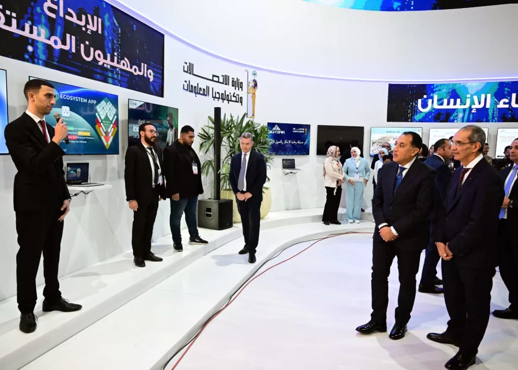 رئيس الوزراء يناقش عددًا من خريجي مبادرات وزارة الاتصالات وأصحاب الشركات الناشئة حول مشروعاتهم 5 - جريدة الجمهورية WhatsApp Image 2025 11 16 at 8.10.12 PM1 - جريدة الجمهورية