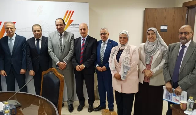 زيادة الاستثمارات وتحقيق الفائض: قطاع كهرباء وسط الصعيد ينفذ مشروعات بقيمة 827 مليون جنيه