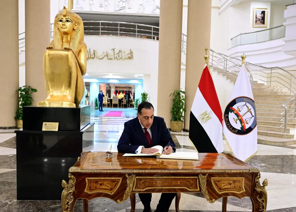 رئيس الوزراء يشارك في فعاليات تسليم النيابة العامة مضبوطات ذهبية للبنك المركزي المصري 4 - جريدة الجمهورية WhatsApp Image 2025 11 18 at 8.01.08 PM - جريدة الجمهورية