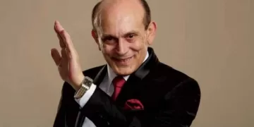 الفنان محمد صبحي يغادر المستشفى بعد تعافيه ويعود إلى منزله