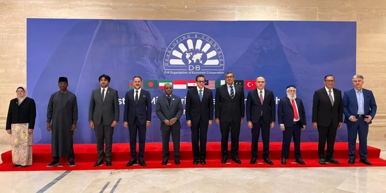 حفني: خارطة طريق جديدة لتعزيز التعاون الصحي بين دول مجموعة الثماني النامية 1 - جريدة الجمهورية حفني: خارطة طريق جديدة لتعزيز التعاون الصحي بين دول مجموعة الثماني النامية