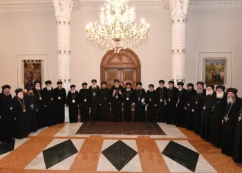 البابا تواضروس يجتمع بأعضاء اللجنة الدائمة للمجمع المقدس