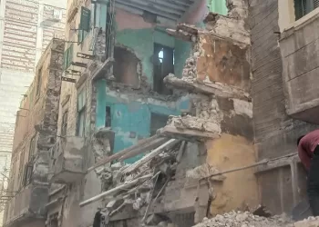 بعد انهيار 4 طوابق.. النيابة تحقق وتستدعي مسؤولي حي الجمرك بالإسكندرية