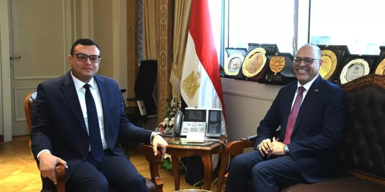 وزيرا الإسكان والعمل يبحثان تعزيز التعاون والتنسيق في ملفات التنمية والتدريب