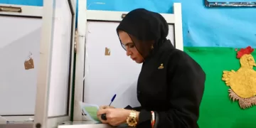 الدكتورة سحر نصر تدلي بصوتها فى انتخابات «مجلس النواب»