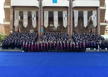 جامعة المنصورة تحتفل بتخريج 300 طبيب من 8 جنسيات