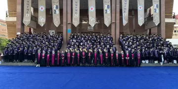 جامعة المنصورة تحتفل بتخريج 300 طبيب من 8 جنسيات