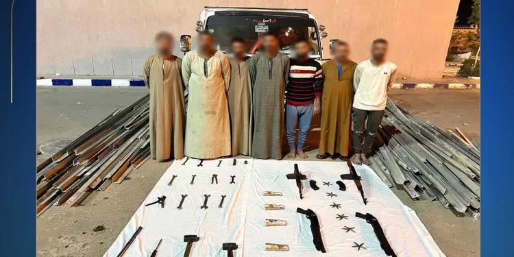 ضبط 6 بلطجية تخصصوا في السطو المسلح على أبراج الكهرباء بالصعيد.. سقطوا في قبضة الأمن العام بالمسروقات والبنادق الآلية 1 - جريدة الجمهورية نهاية بلطجية الشوارع بالإسكندرية.. «حرامية المحمول» سقطوا في قبضة الأمن بعد 18 جريمة