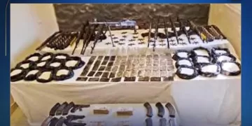 مقتل شقي خطر هارب من الإعدام بأسيوط وضبط أعوانه.. سقطوا داخل أوكارهم بشحنة من «سموم الموت» وترسانة سلاح