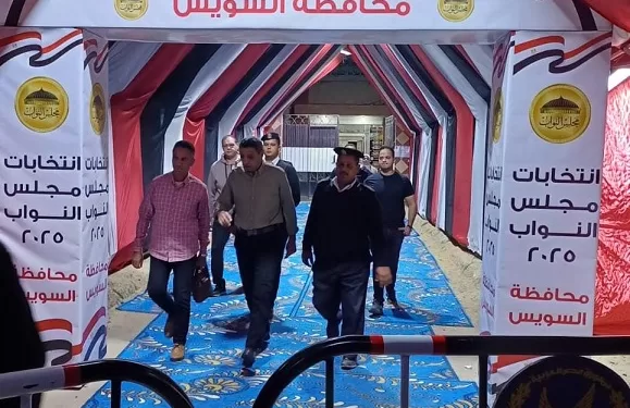 جولة مفاجئة للشاذلي داخل لجان السويس لمتابعة الساعات الأخيرة من التصويت
