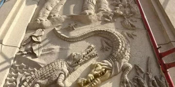 لجنة استشارية من كلية الفنون التطبيقية بجامعة حلوان لإبداء الرأي في ترميم جداريات سور حديقة الحيوان