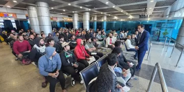 الخارجية تعيد 131 مصريًا من ليبيا ضمن جهود استعادة المحتجزين