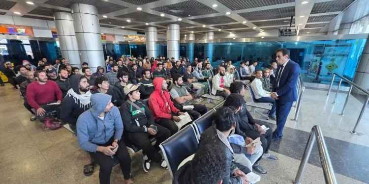 الخارجية تعيد 131 مصريًا من ليبيا ضمن جهود استعادة المحتجزين 1 - جريدة الجمهورية الخارجية تعيد 131 مصريًا من ليبيا ضمن جهود استعادة المحتجزين