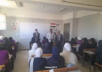 «عبد المقصود السعيد» يتفقد سير العملية التعليمية بمدرسة «ابني بيتك»