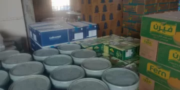 ضبط كميات كبيرة من المواد الغذائية غير الصالحة للاستهلاك والمنتهية بمركز دمنهور قبل وصولها إلى الأسواق