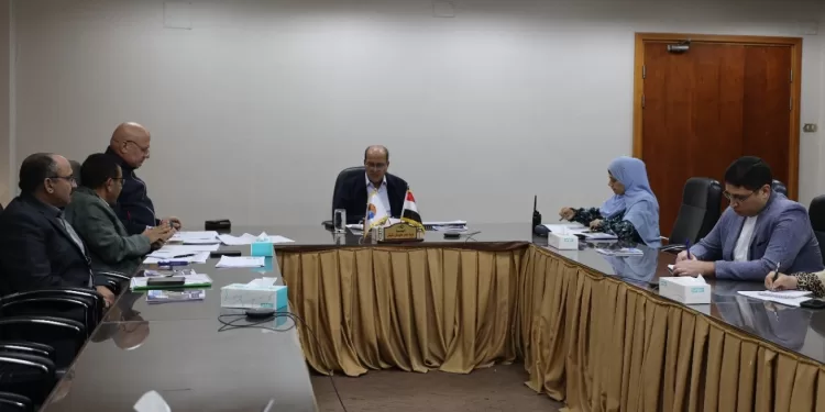 رئيس «القابضة لمياه الشرب» يتابع مشروعات «حياة كريمة» في بني سويف ويتفقد محطات المعالجة والإنتاج