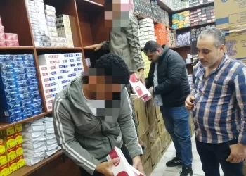 ضبط ١١ ألفًا و٧٥٠ عبوة سجائر مهربة في محل تجاري بشبين الكوم