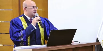 محافظ بني سويف يحصل على درجة الدكتوراه في تطبيقات الحكومة الإلكترونية