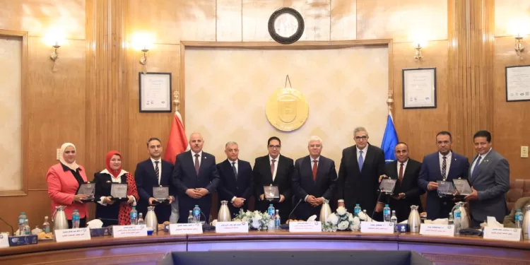 وزير التعليم العالي يُكرّم الجامعات الفائزة بمسابقة «أفضل جامعة صديقة للبيئة»