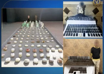 بعد معركة بـ«الآلي» في الأقصر.. مصرع هاربين وضبط أعوانهما بطن ونصف مخدرات وترسانة سلاح