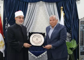 بحضور الزملوط: مفتي الجمهورية يغرس نخلة في حديقة 30 يونيو بالخارجة 2 - جريدة الجمهورية بحضور الزملوط: مفتي الجمهورية يغرس نخلة في حديقة 30 يونيو بالخارجة