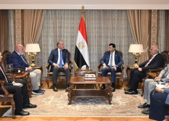 بحضور مصري وإفريقي.. وزير الشباب يلتقي رئيس الإتحاد الدولي للرماية 2 - جريدة الجمهورية بحضور مصري وإفريقي.. وزير الشباب يلتقي رئيس الإتحاد الدولي للرماية