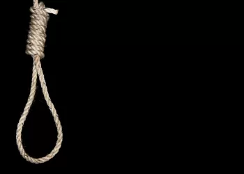 الإعدام شنقًا لزوجين والحبس عامًا لابنهما قتلوا صديقهم ودفنوه 5 - جريدة الجمهورية الإعدام شنقًا لزوجين والحبس عامًا لابنهما قتلوا صديقهم ودفنوه