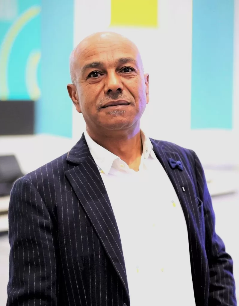 "فلسطينياذا" والكتابة ضد المحو ..على العامري يحفر في الوجدان بلا صخب وبيقين شعري بالغ 2 - جريدة الجمهورية علي العامري ALI AL AMERI 1 - جريدة الجمهورية