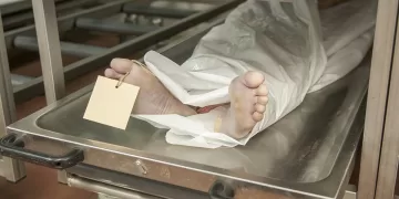 موظف النيابة العامة بالشرقية يلقي بنفسه من الطابق الثالث ويلفظ أنفاسه الأخيرة 9 - جريدة الجمهورية موظف النيابة العامة بالشرقية يلقي بنفسه من الطابق الثالث ويلفظ أنفاسه الأخيرة