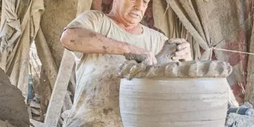 نزلة الفيوم .. تحكى للعالم أسرار الفخار الفرعونى