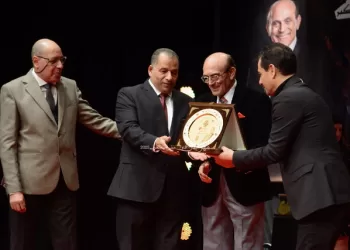 تكريم الدكاتره عمر و جودة بمهرجان آفاق المسرحي الدولي 5 - جريدة الجمهورية تكريم الدكاتره عمر و جودة بمهرجان آفاق المسرحي الدولي