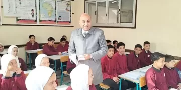 مدير تعليم الدقهلية يتفقد مدارس «شرق المنصورة» ويشيد بنظام وانسيابية العملية التعليمية