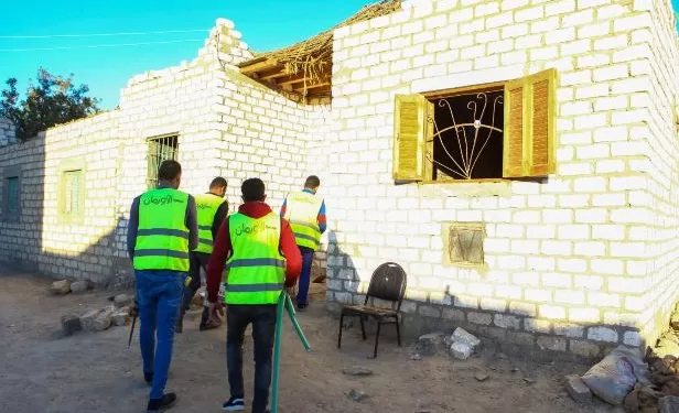 تسهيلاً على المواطنين.. تركيب وصلات مياه مجانية للأسر الأولى بالرعاية في قنا