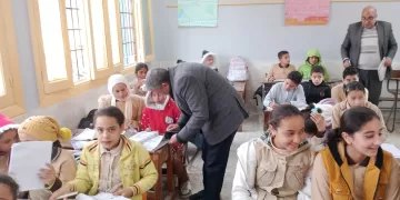 وكيل تعليم البحيرة يتفقد 3 مدارس ويوجه بالانتهاء من التقييمات وتحقيق الانضباط الإداري والتعليمي ونظافة المدارس