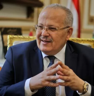 رئيس جامعة القاهرة يهنئ الدكتور محمد الخشت بتكريمه من «جامعة السوربون» بباريس