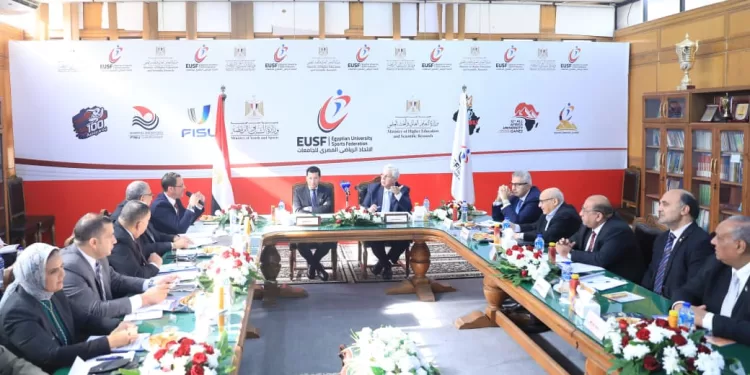 وزير التعليم العالي يترأس اجتماع مجلس إدارة الاتحاد الرياضي المصري للجامعات بحضور وزير الشباب والرياضة