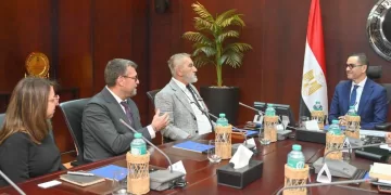 وزير الاستثمار يلتقي مسؤولي شركة «Bonny Socks» التركية لبحث إنشاء مصنع للمنسوجات في مصر