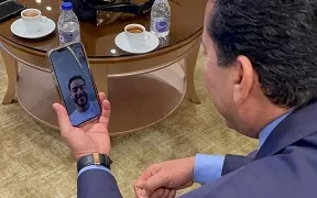 صبحي يهنئ البطل الأولمبي محمد السيد بعد تتويجه بذهبية كأس العالم لسلاح الإيبيه