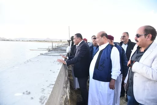 محافظ مطروح يتفقد تبطين جسر بهي الدين بسيوة 3 - جريدة الجمهورية 118 2 - جريدة الجمهورية