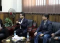 رئيس جامعة بني سويف التكنولوجية يستقبل وفدًا كوريًّا