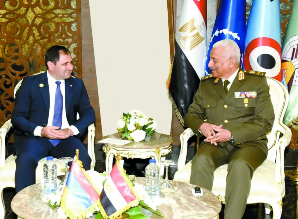 السيسى يشهد افتتاح المعرض الدولى الرابع للصناعات الدفاعية «إيديكس ٥٢٠٢» 2 - جريدة الجمهورية 2 1 - جريدة الجمهورية