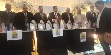 تكريم أوائل الطلاب بمدرسة صلاح سالم الرسمية للغات بمنية النصر