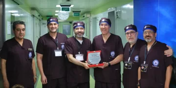 الأول من نوعه في الشرق الأوسط .. «تيودور بلهارس» يُطلق برنامج تدريبي مكثف للجراحات الميكروسكوبي