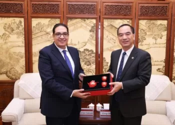 «رئيس جامعة القاهرة» يجري لقاءات مكثفة في «الصين» لتعزيز الشراكة الأكاديمية والبحثية