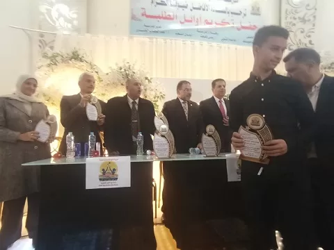 تكريم أوائل الطلاب بمدرسة صلاح سالم الرسمية للغات بمنية النصر 2 - جريدة الجمهورية 3 18 - جريدة الجمهورية