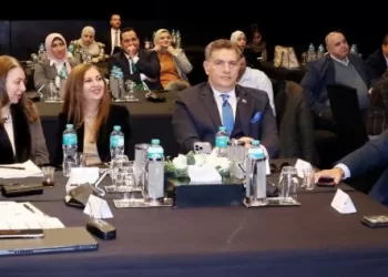 الهيئة العامة للاستثمار تبحث فرص التحول الأخضر لقطاعي «الأسمنت والألومنيوم» لمواجهة آلية الكربون الأوروبية