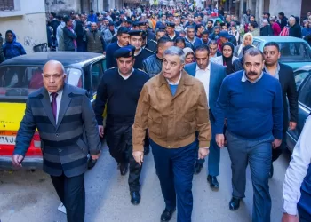 محافظ الإسكندرية يزور منطقة زعربانه للمرة الأولى ويشرف على إزالة 1775 حالة إشغال طريق